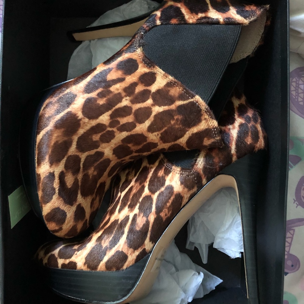 NWOT gorgeous cheetah booties